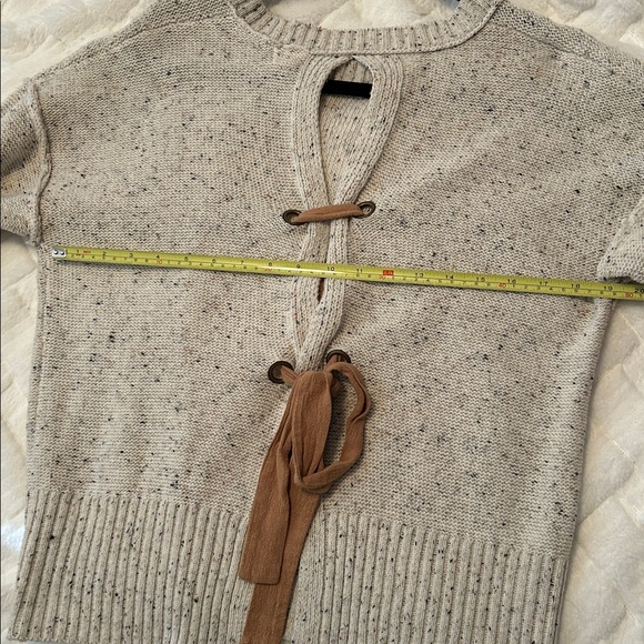 Hem & Thread Speckled Cream Sweater with Laced Back size L - Picture 8 of 8